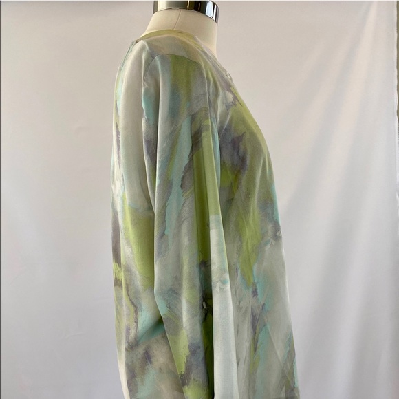 Brand New V-neck Blouse - Picture 3 of 8